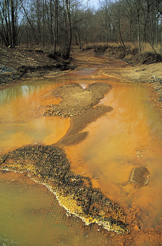 Précipitation d’hydroxydes de fer dans un affluent du Missouri recevant des DMA d’une mine de charbon